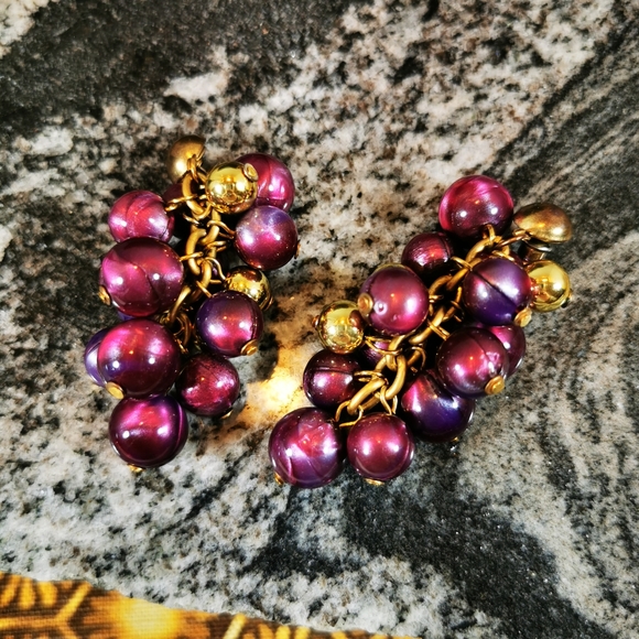 Vintage Purple and Gold Tone Grape Cluster Pierced Earrings - Picture 12 of 14